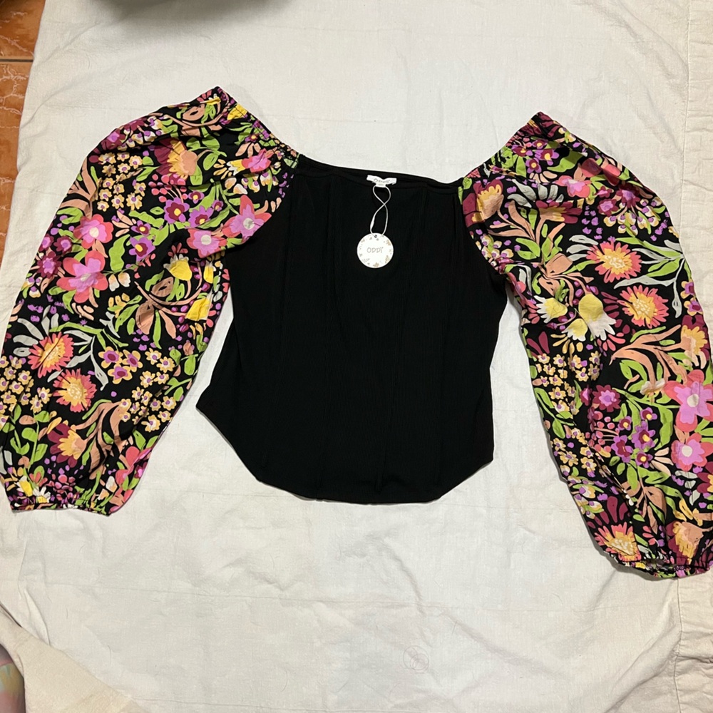 Oddi black ribbed floral balloon sleeve blouse. Plus size 3XL. NWT
